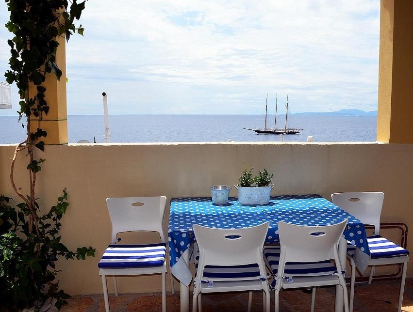 Villa ForTudor Milna  Habitación foto